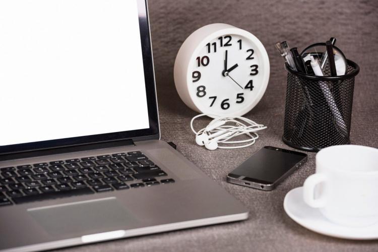 Peut-on faire travailler un travailleur à temps plein plus de 8 heures/jour ou 40 heures/semaine ?