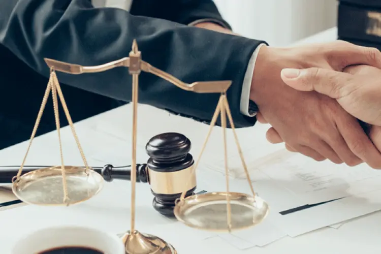 Je suis entrepreneur dans la construction. Si le maitre de l&rsquo;ouvrage obtient en justice mon remplacement judiciaire car je ne r&eacute;alise pas les travaux, dois-je supporter les frais suppl&eacute;mentaires par rapport au devis initial ?