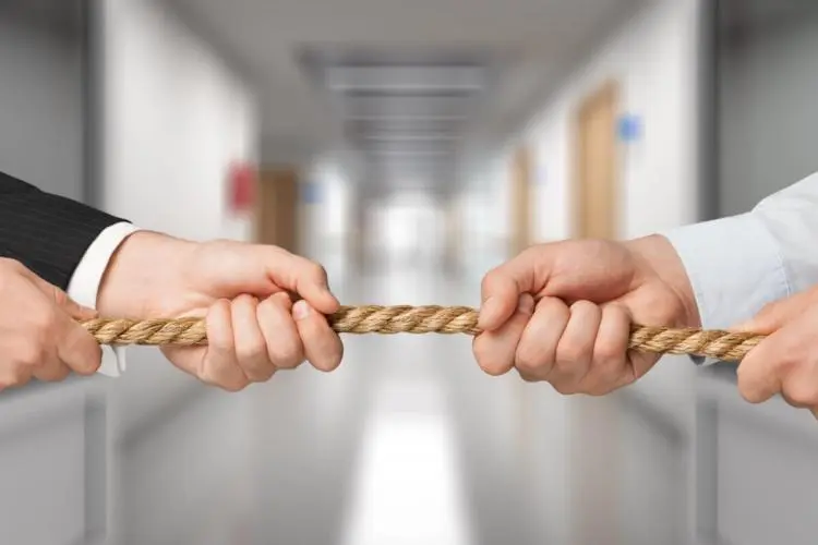 Je viens d&rsquo;acqu&eacute;rir les actions d&rsquo;une soci&eacute;t&eacute; mais je crains que le vendeur fasse concurrence &agrave; celle-ci&hellip; Le vendeur est-il soumis &agrave; une obligation g&eacute;n&eacute;rale de non-concurrence ?