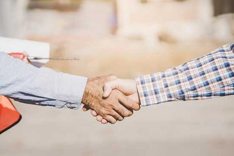 Comment gérer l’existence de dettes réciproques entre l’entrepreneur et le maître de l’ouvrage si l’une de ces dettes n’est pas encore exigible ou liquide ? L’importance de la compensation judiciaire.